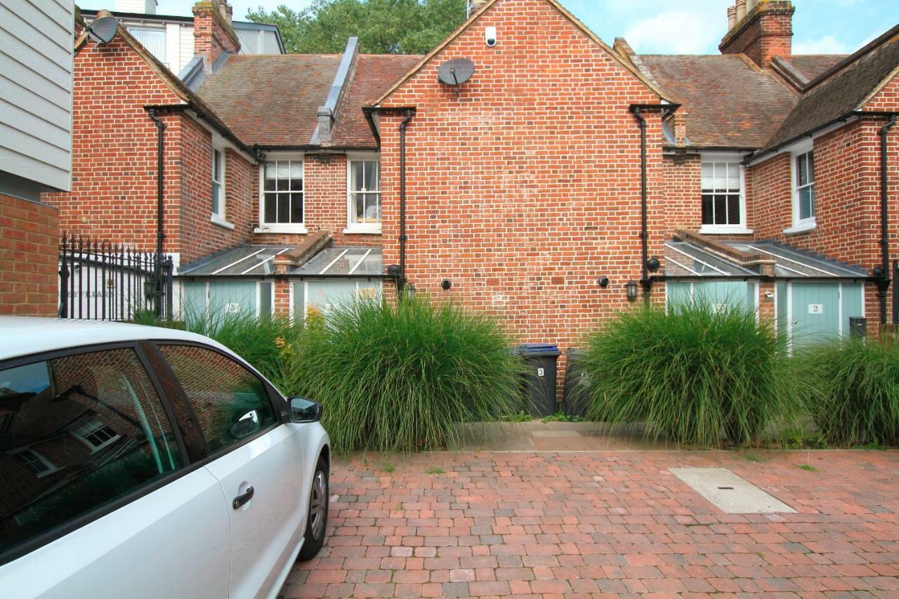 Riverside Channel5 "Holidays Homes In The Sun" Featured Central Canterbury Cottage With Free Parking Buitenkant foto